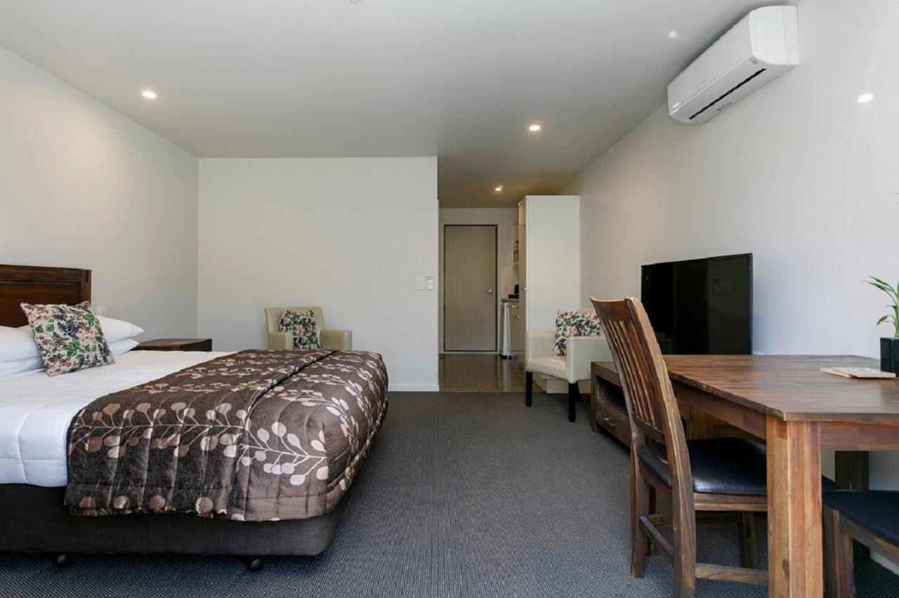 Acacia Lake View Motel Taupo Ngoại thất bức ảnh