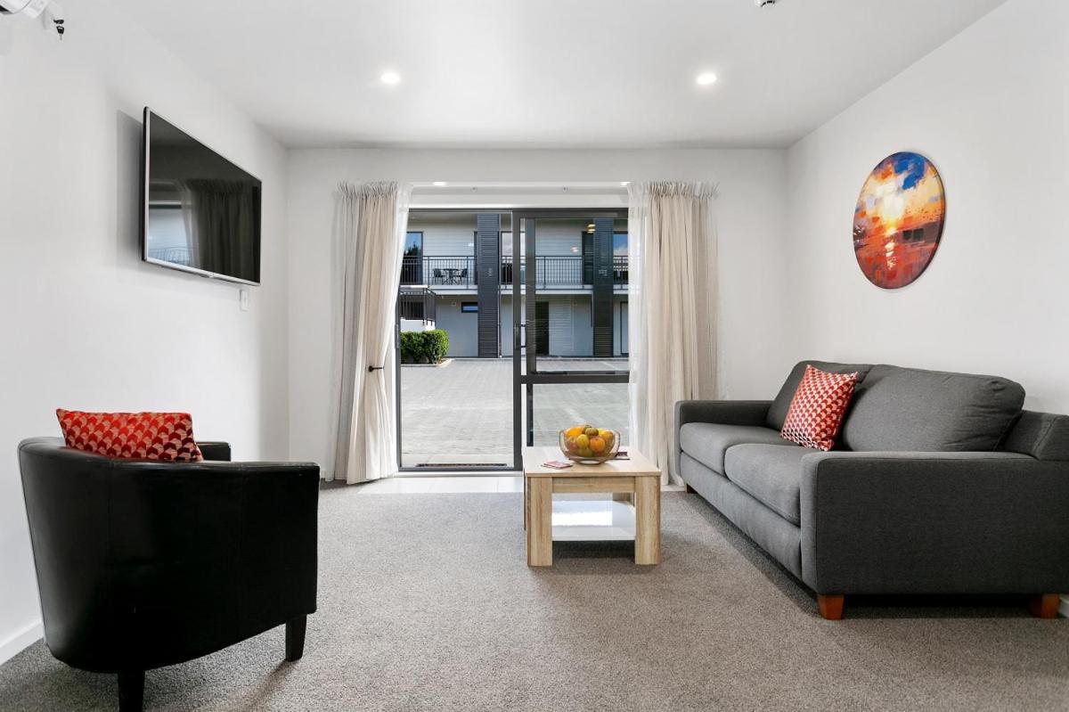 Acacia Lake View Motel Taupo Ngoại thất bức ảnh