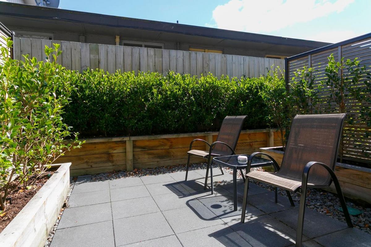 Acacia Lake View Motel Taupo Ngoại thất bức ảnh