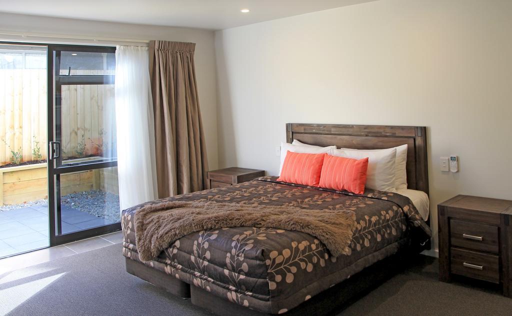 Acacia Lake View Motel Taupo Ngoại thất bức ảnh