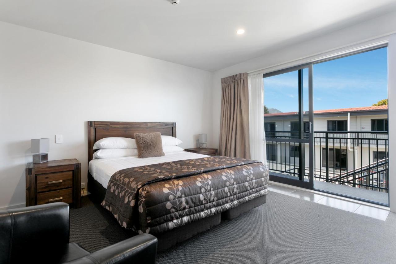 Acacia Lake View Motel Taupo Ngoại thất bức ảnh