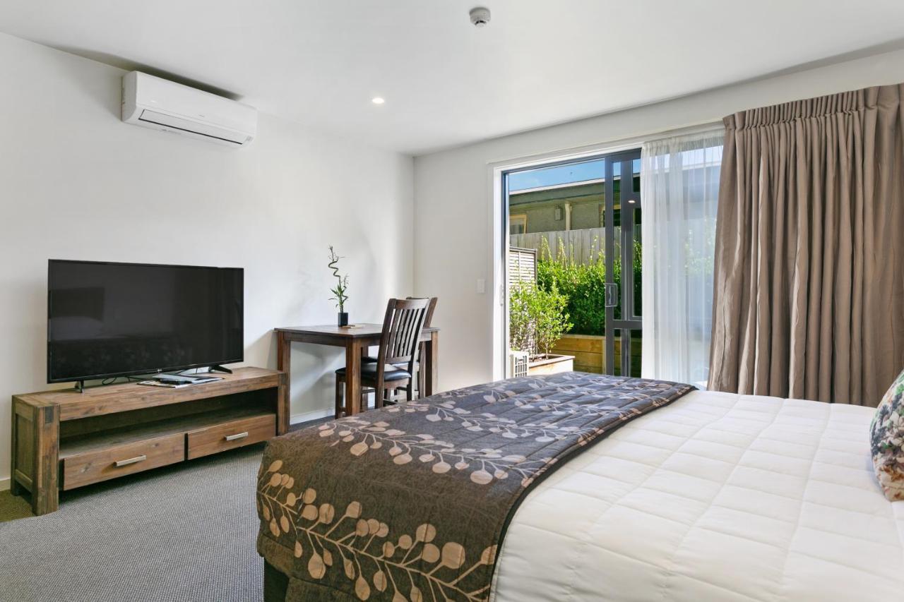 Acacia Lake View Motel Taupo Ngoại thất bức ảnh