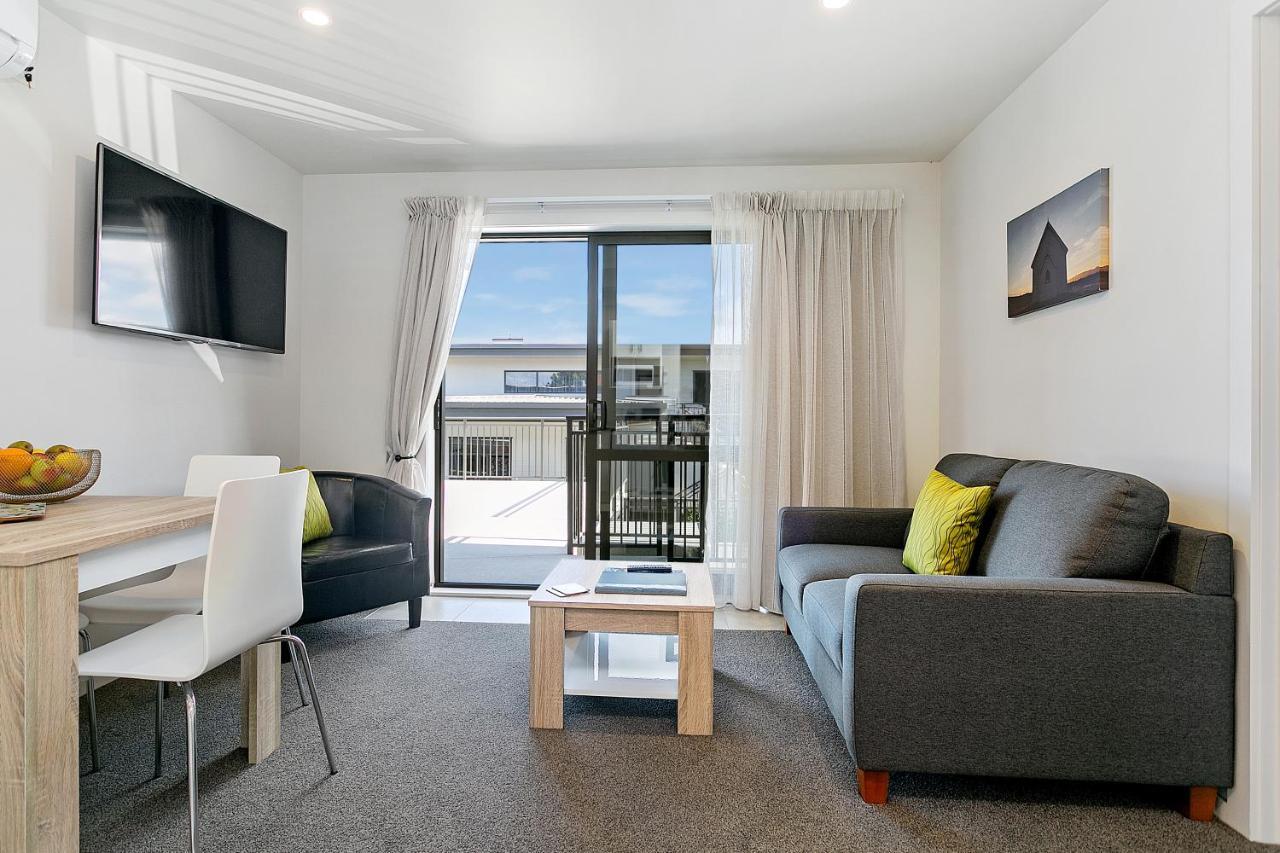 Acacia Lake View Motel Taupo Ngoại thất bức ảnh